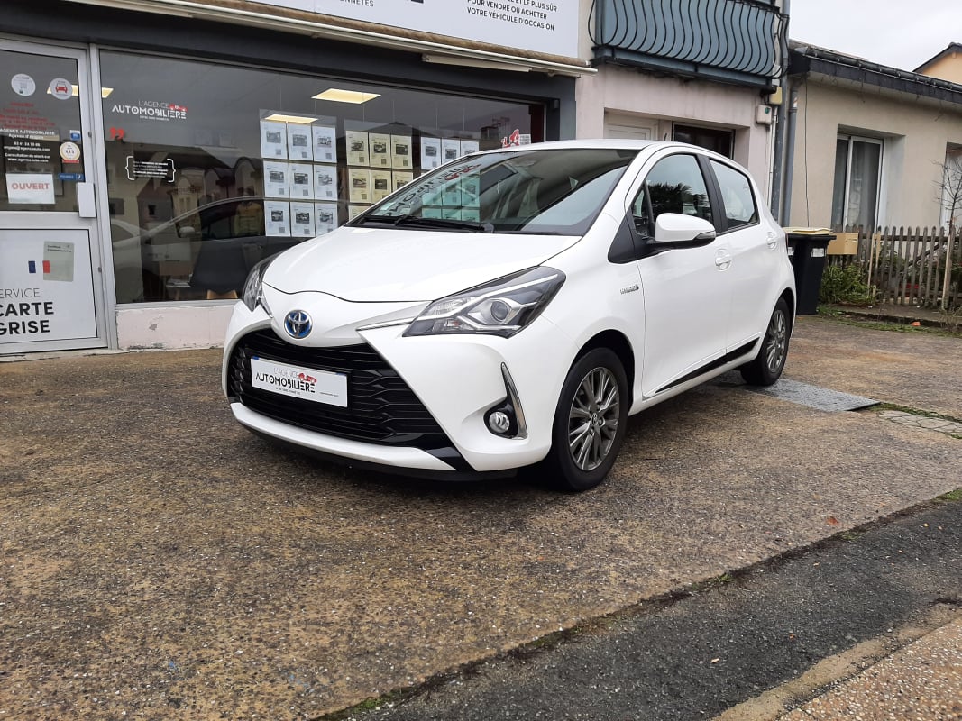 Toyota Yaris 100 h Dynamic 1ère Main — 1