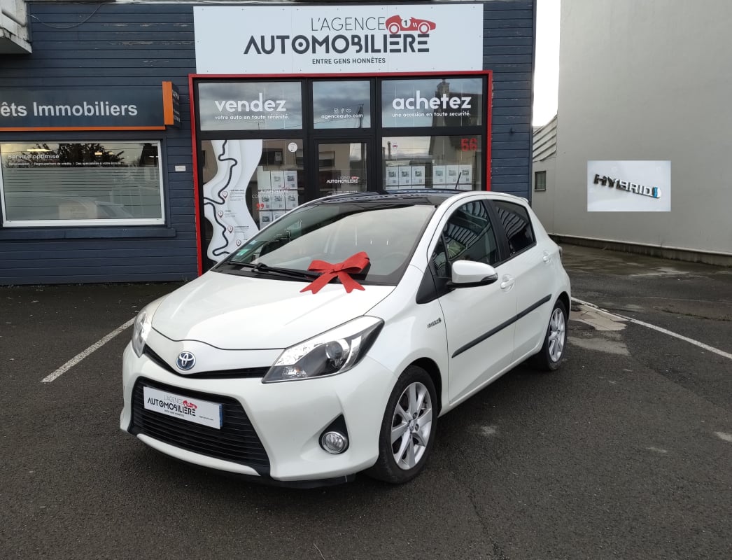 Toyota Yaris Hybrid 100h E-CVT 75 cv BVA STYLE — 1