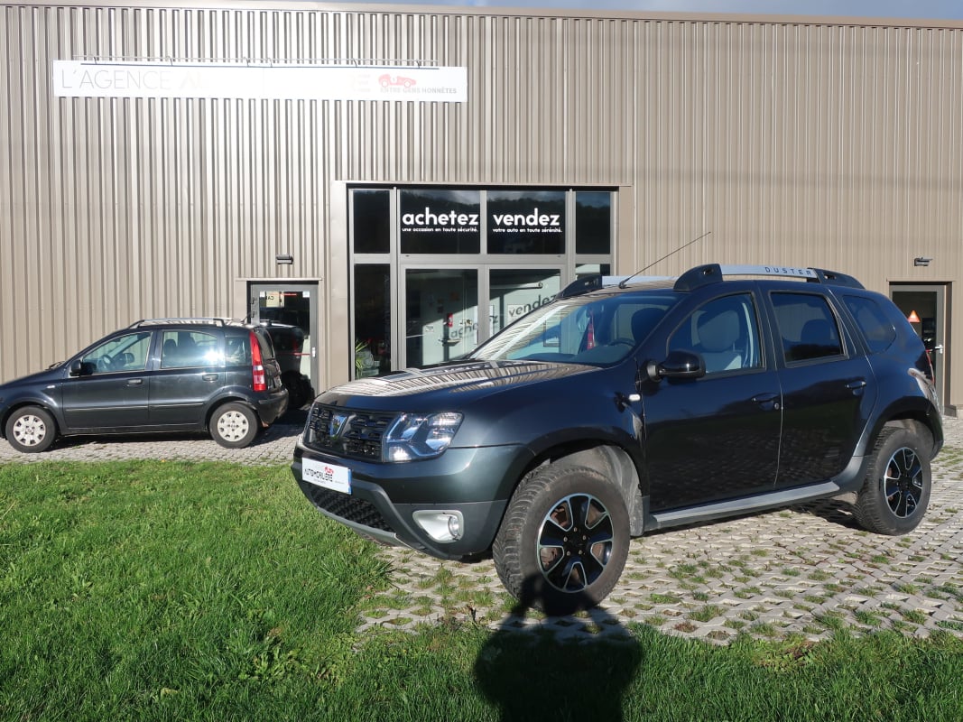 Dacia Duster Phase 2 1.2 16V Black Touch 125Cv — 1