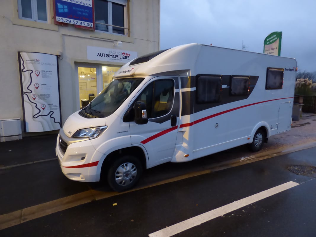 Fiat Ducato 2,3 Multijet 140 T69S Sunlight Profilé Capron BVM6 — 1