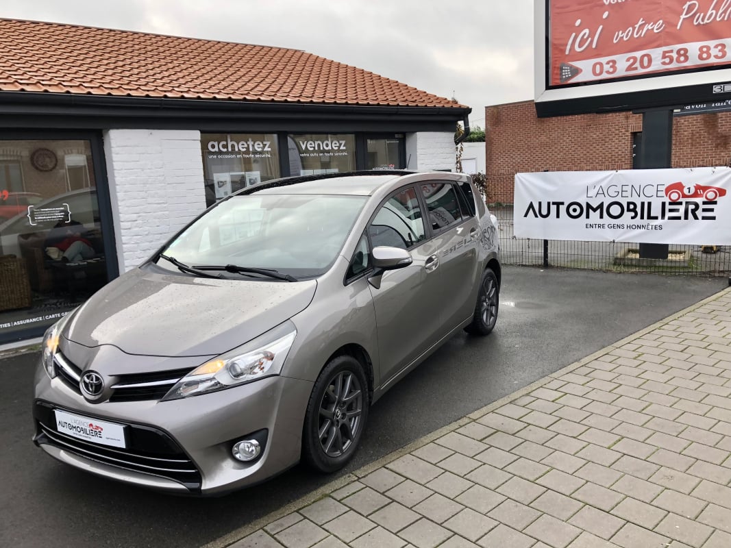 Toyota Verso (2) 112 D-4D FAP FEEL SKYVIEW 7PL TOIT PANORAMIQUE — 1