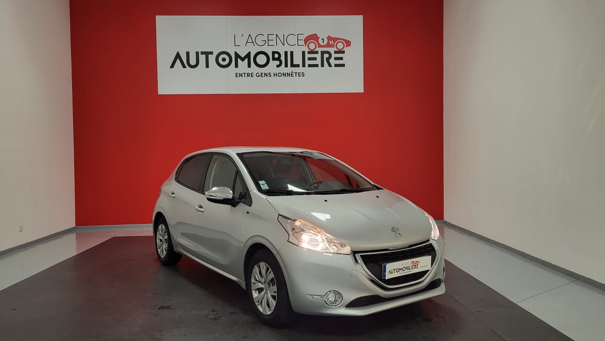 Peugeot 208 1.2 VTI 82 STYLE — 1