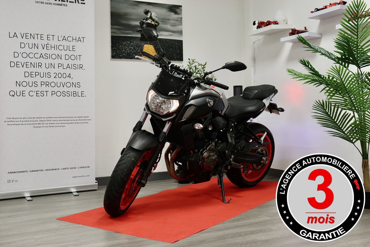 Yamaha MT07 Bridée A2 (Akrapovic, Bulle Noire, Selle Confort...) — 1