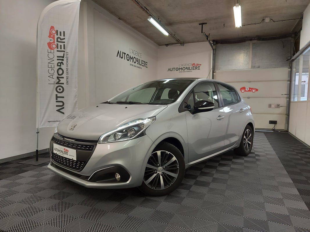 Peugeot 208 (2) 1.2 PURETECH 82 ACTIVE 5P + CAMERA DE RECUL + TOIT PANO — 1