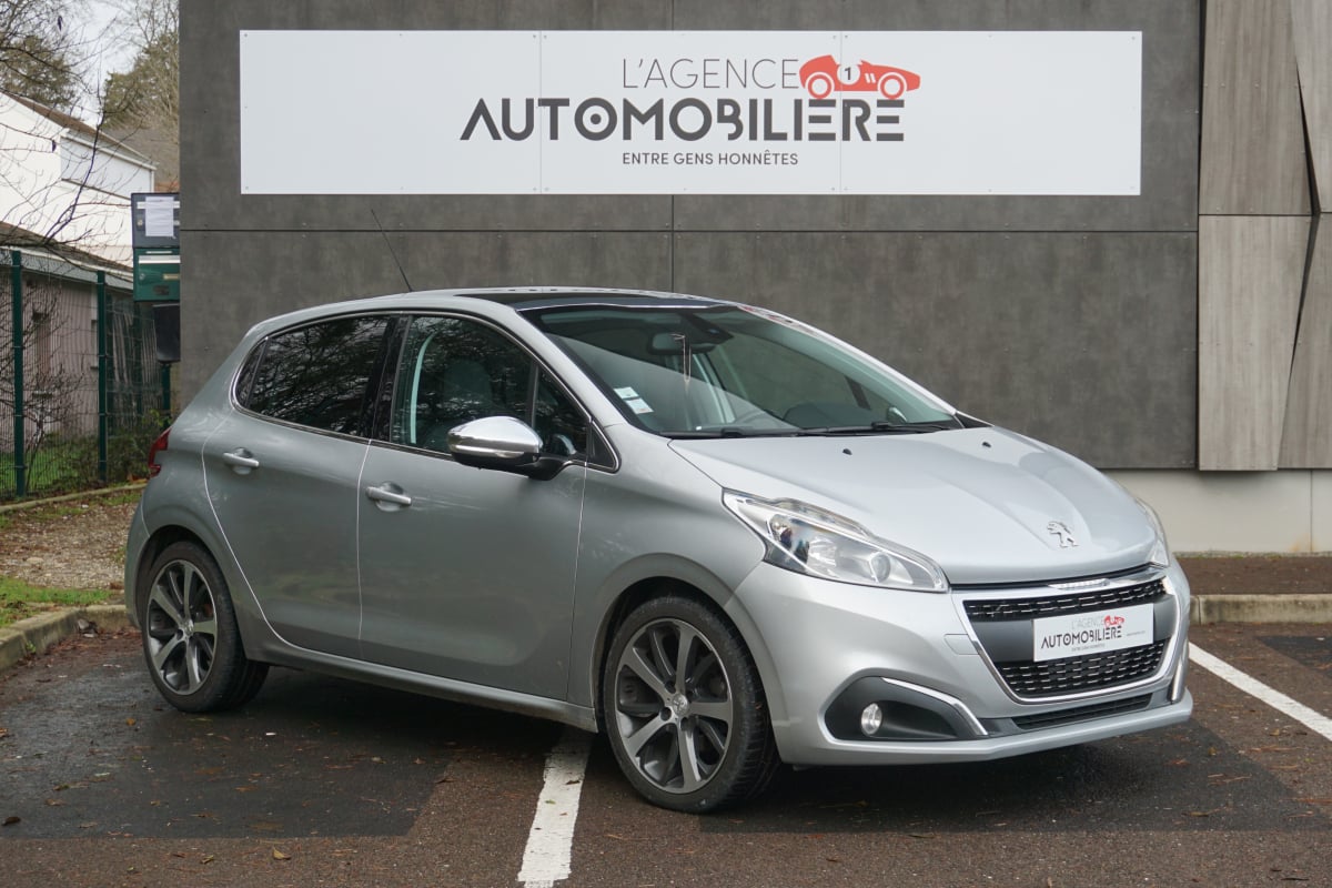 Peugeot 208 1.6 Blue HDi S&S 120 ch - FELINE — 1