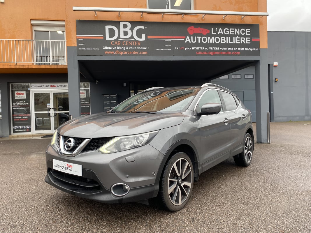Nissan Qashqai 1.6 dCi 130 CV Tekna + Toit Panoramique + Attelage — 1