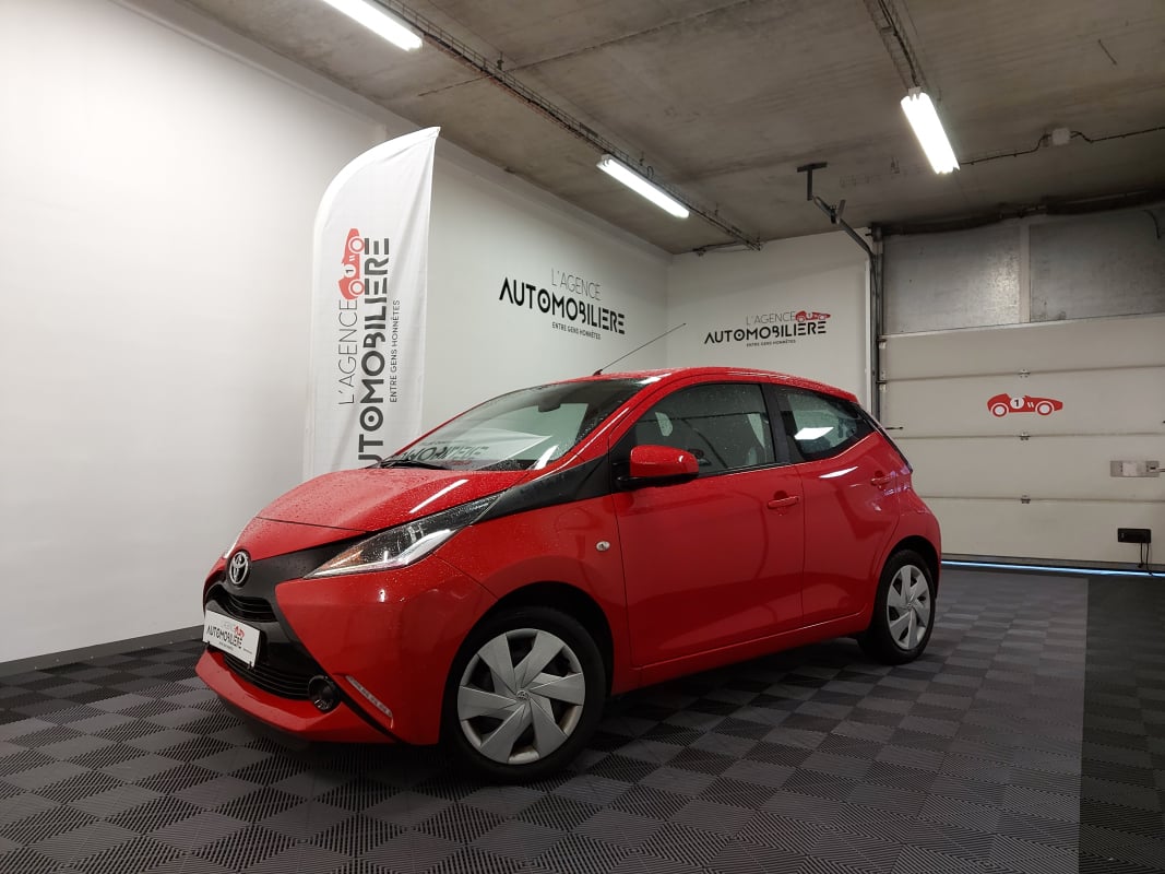 Toyota Aygo II 1.0 VVT-I X-PLAY 2015 5P — 1