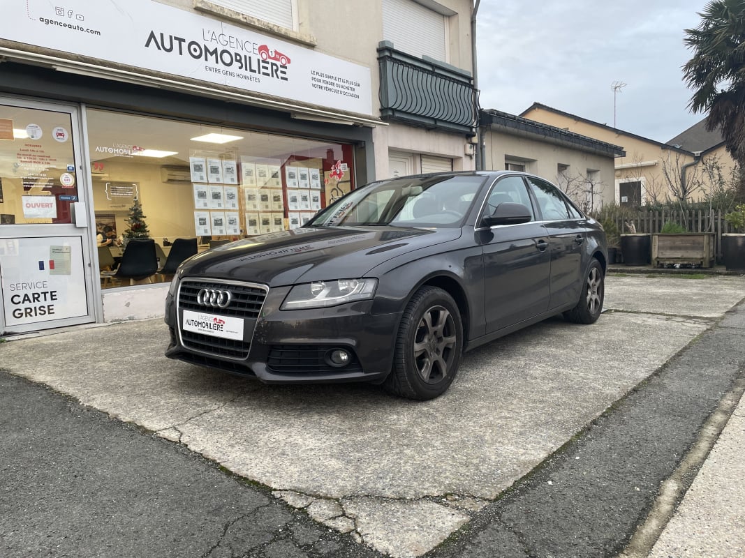 Audi A4 2.0 TDI 143 CH AMBITION — 1