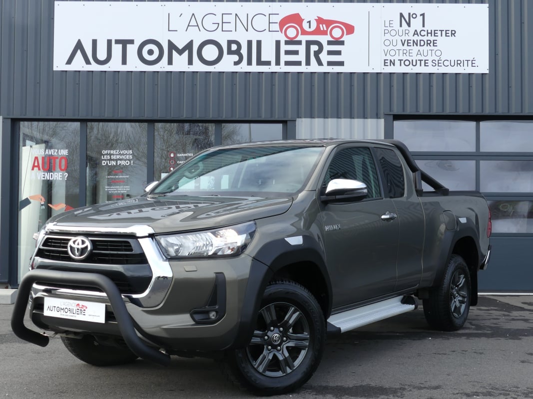 Toyota Hilux HILUX XTRA CAB LEGEND 4 WD D4D 150 CV — 1