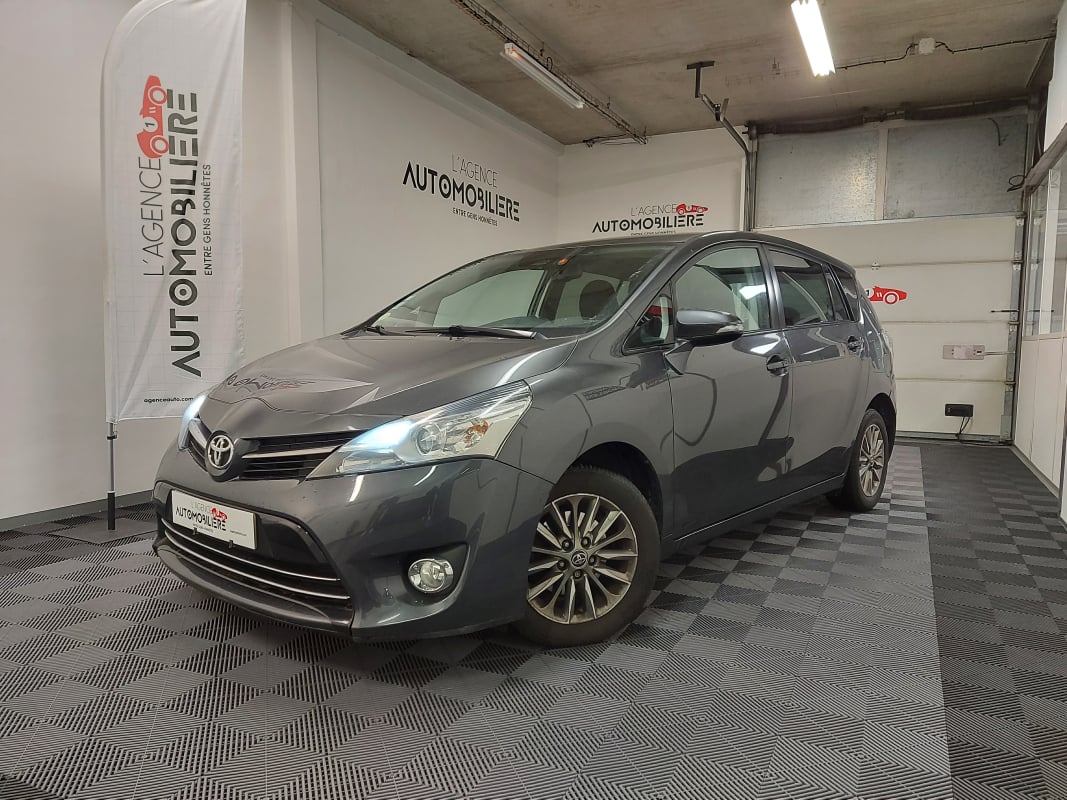 Toyota Verso (2) 112 D-4D FAP DESIGN 7PL — 1