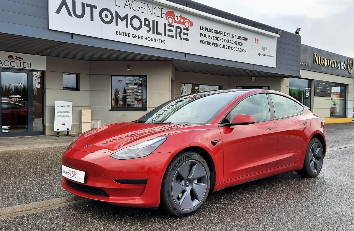 Tesla Model 3 SR+ Rouge — 1