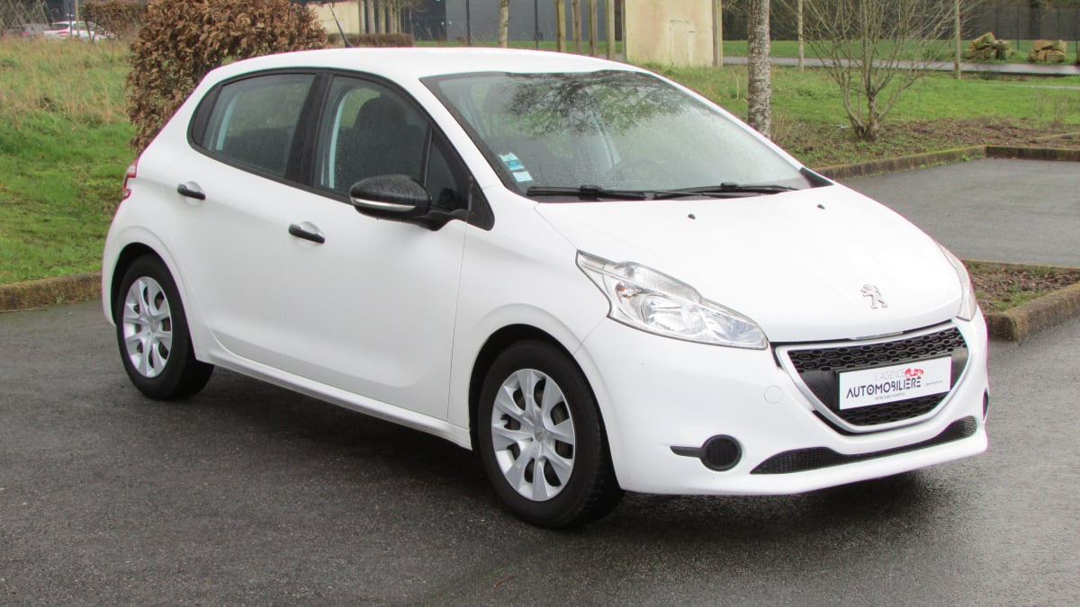 Peugeot 208 1.4L HDI 68CH BUSINESS 5PORTES — 1