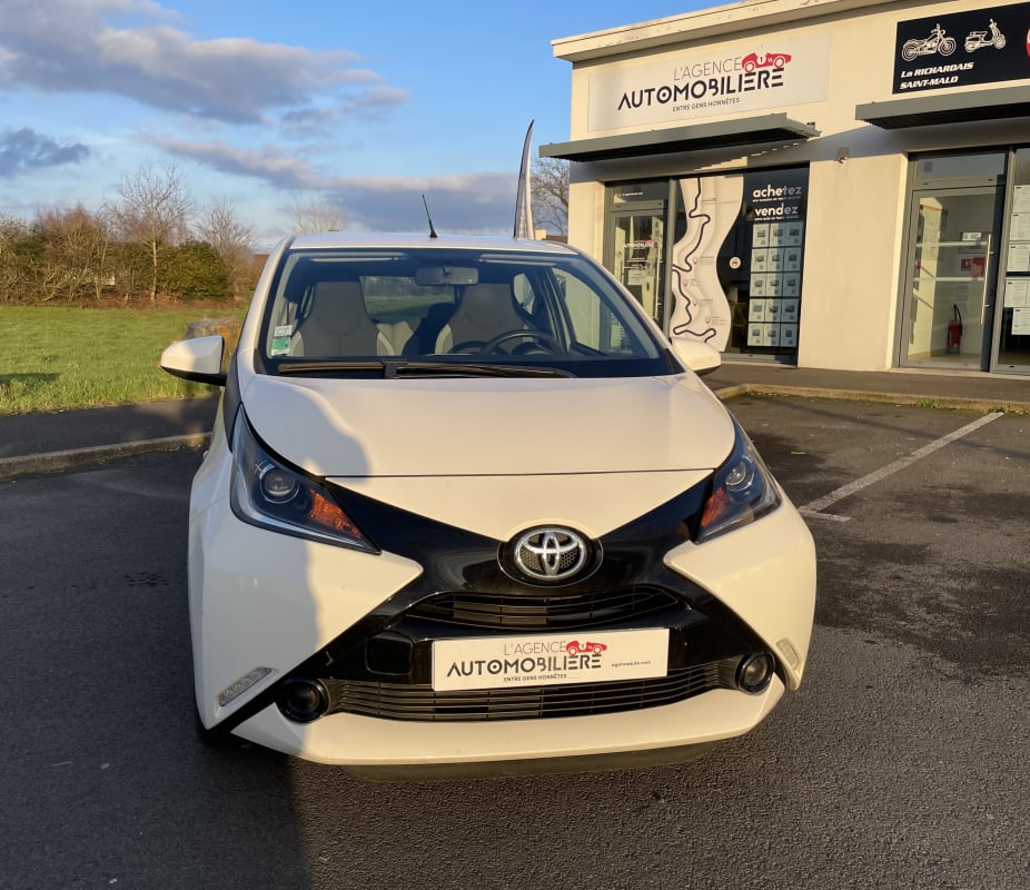 Toyota Aygo 1.0 VVTI 70CV X-PLAY — 1