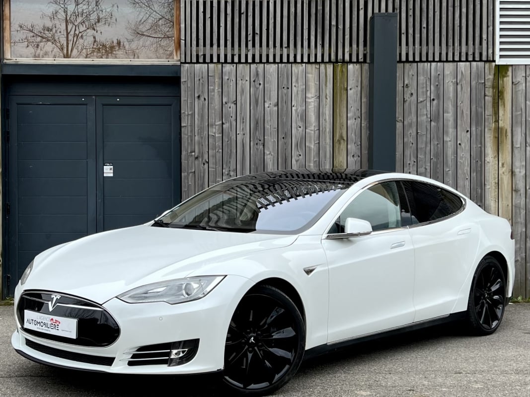 Tesla Model S 85 kWh P85 Performance — 1