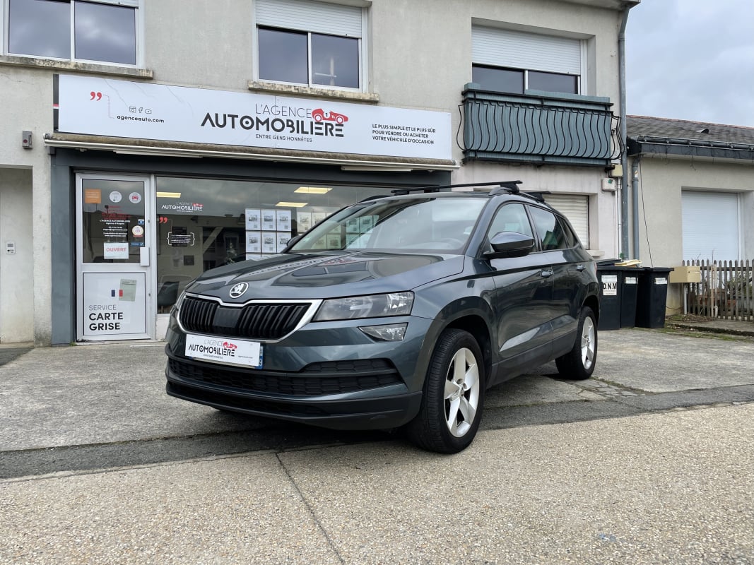 Skoda Karoq 1.0 TSI 12V GPF 4x2 116 CH AMIBITON 1ère main ATTELAGE — 1