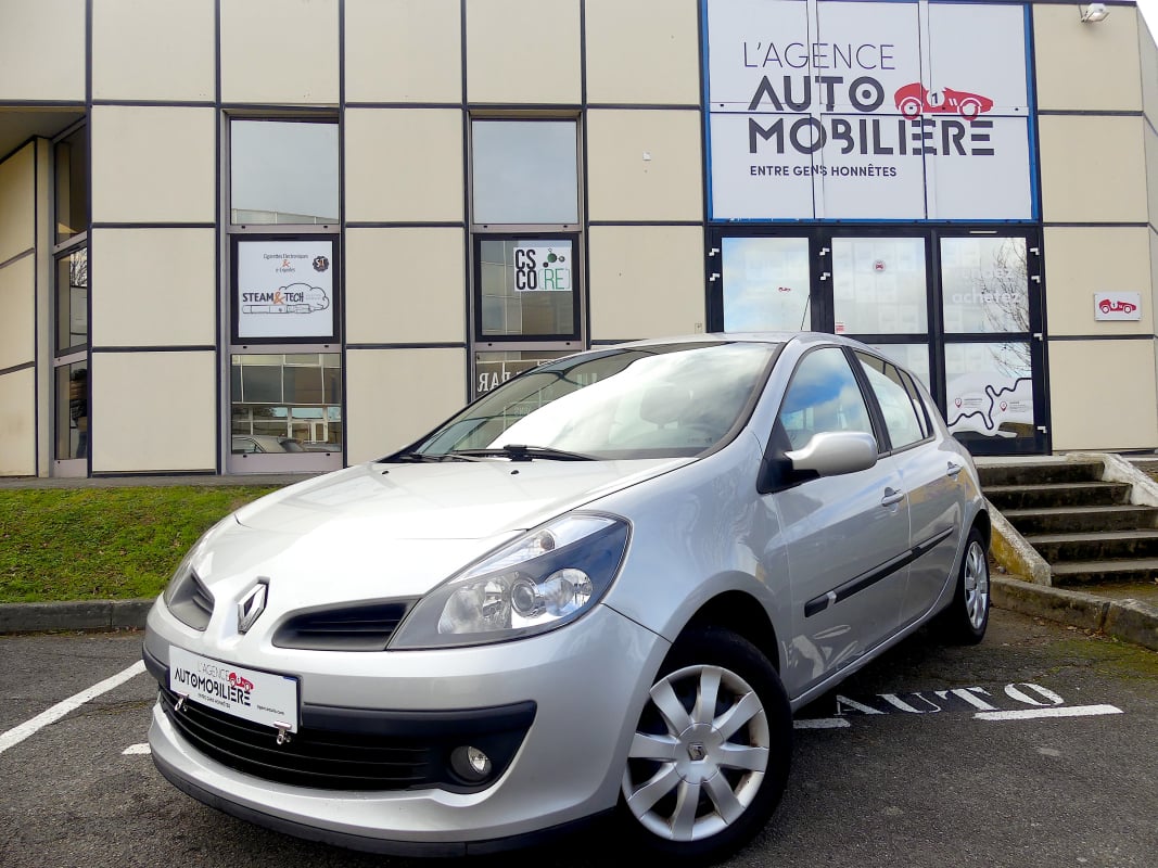 Renault Clio 1.6 16V 90cv EXPRESSION — 1