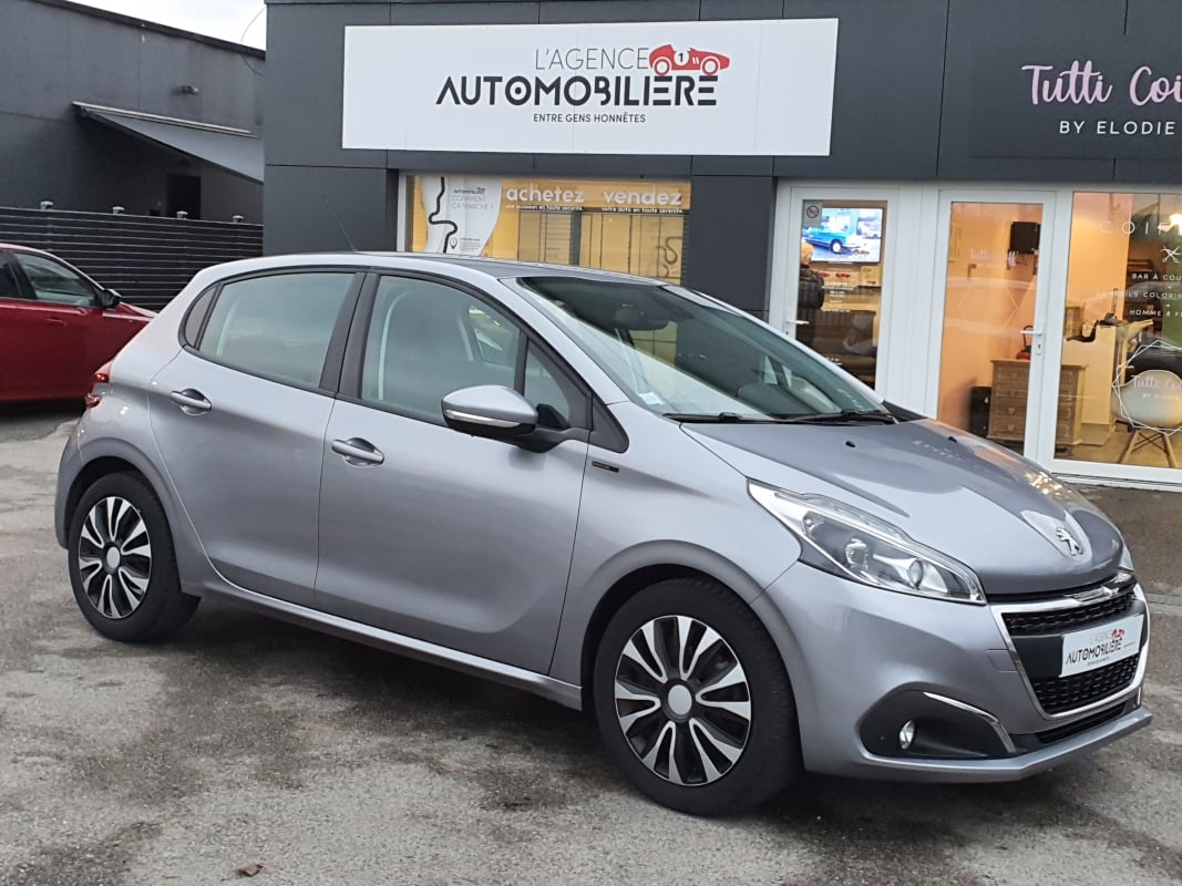 Peugeot 208 1.5 HDI 100 CV SIGNATURE — 1
