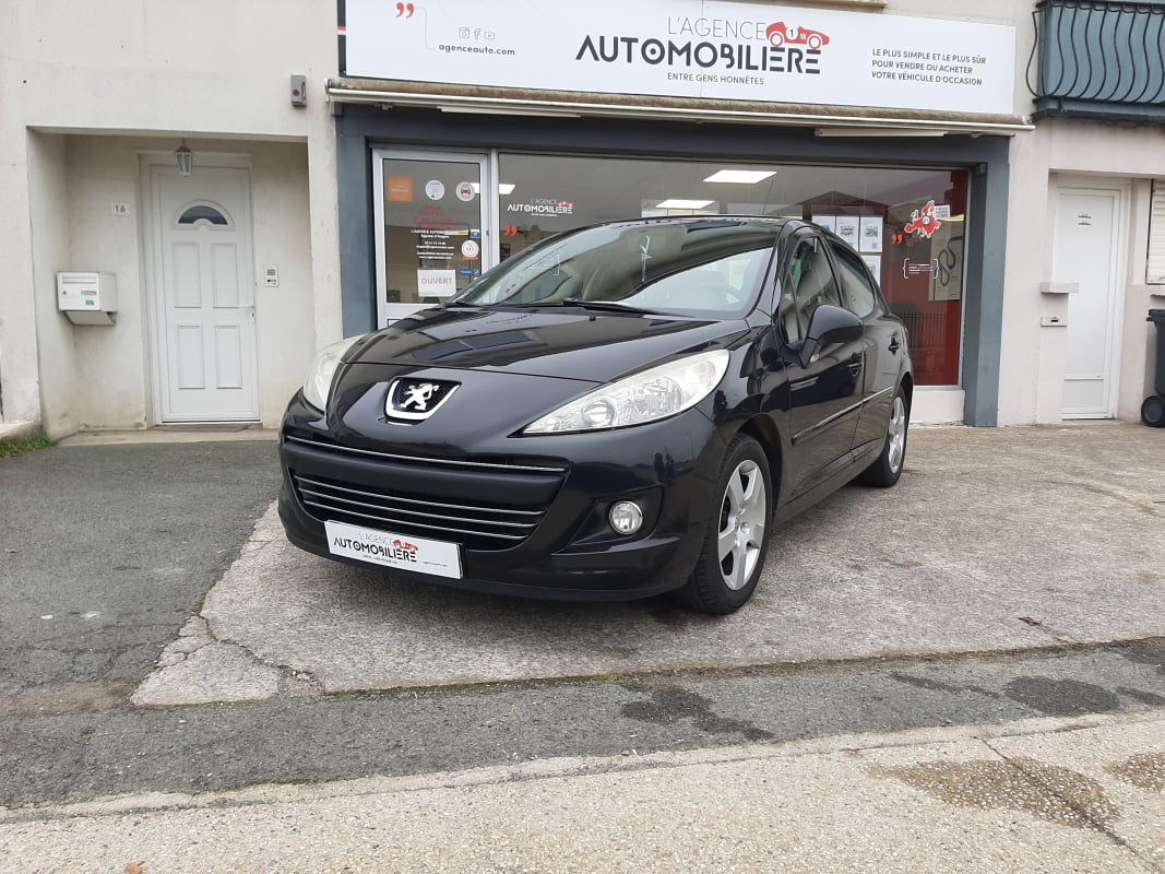 Peugeot 207 1.6 HDI 90 ch Premium 5 portes — 1