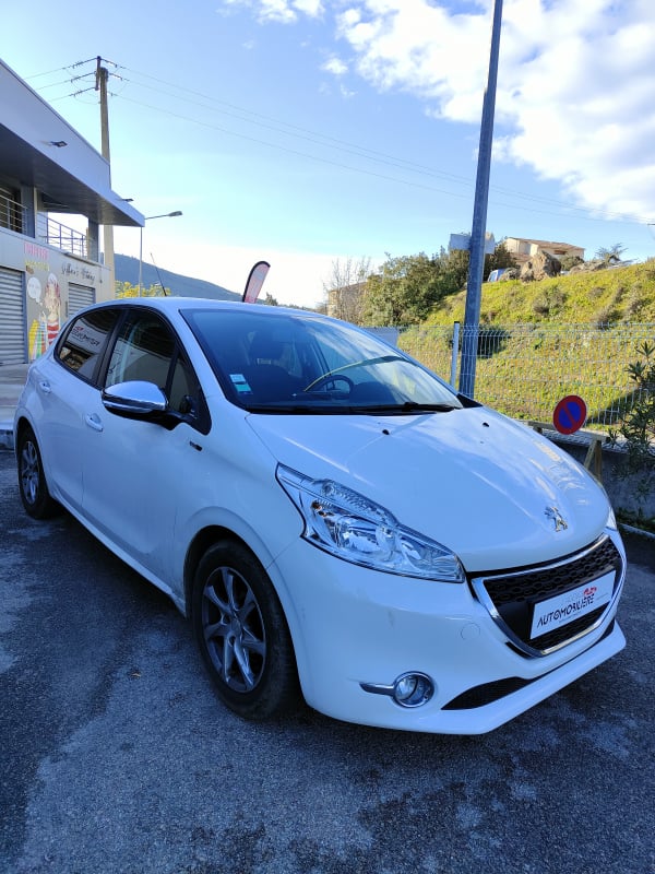 Peugeot 208 1.6 HDI 90 STYLE — 1