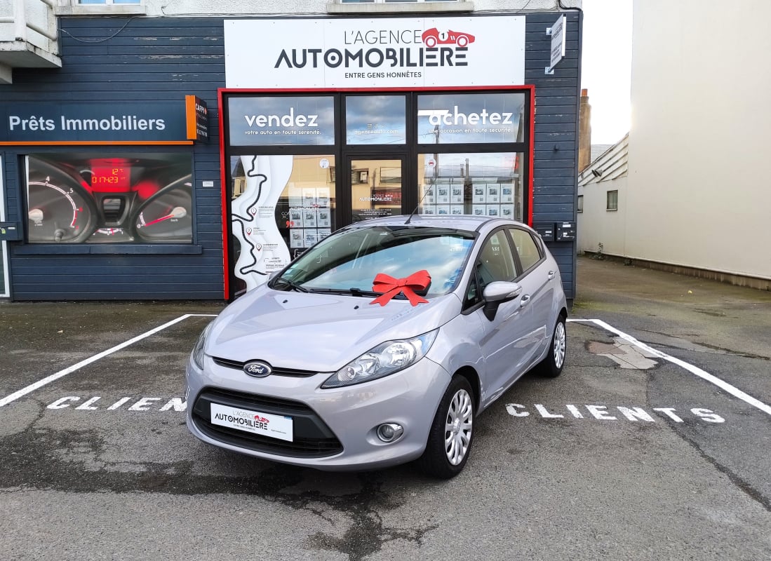 Ford Fiesta 5 portes 1.4 i 96 cv BVM5 TREND Faible KM — 1