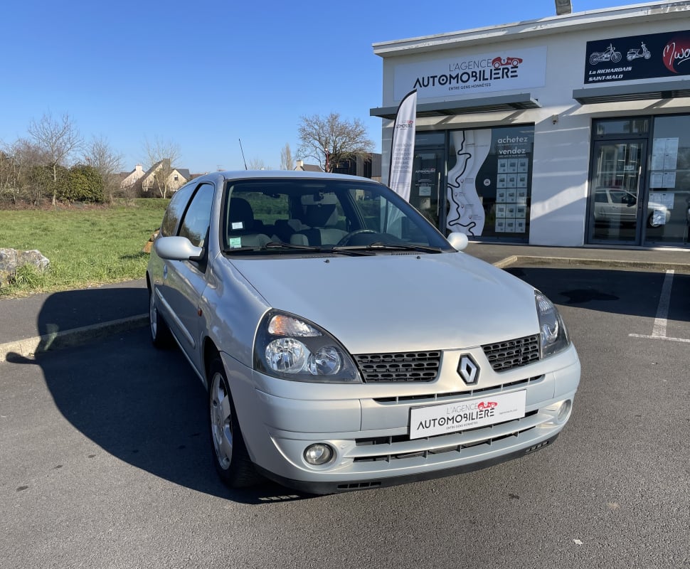 Renault Clio 1.2 16V 75CV AUTHENTIQUE — 1