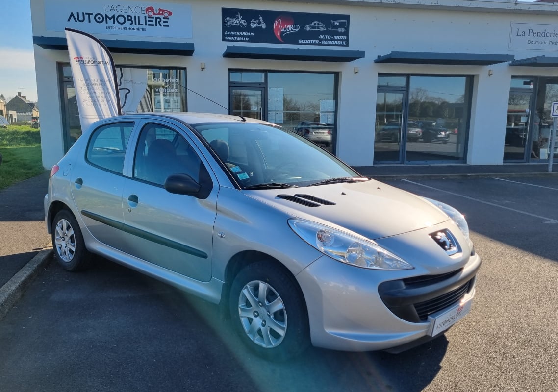 Peugeot 206 PEUGEOT 206+ Essence 1.4i — 1