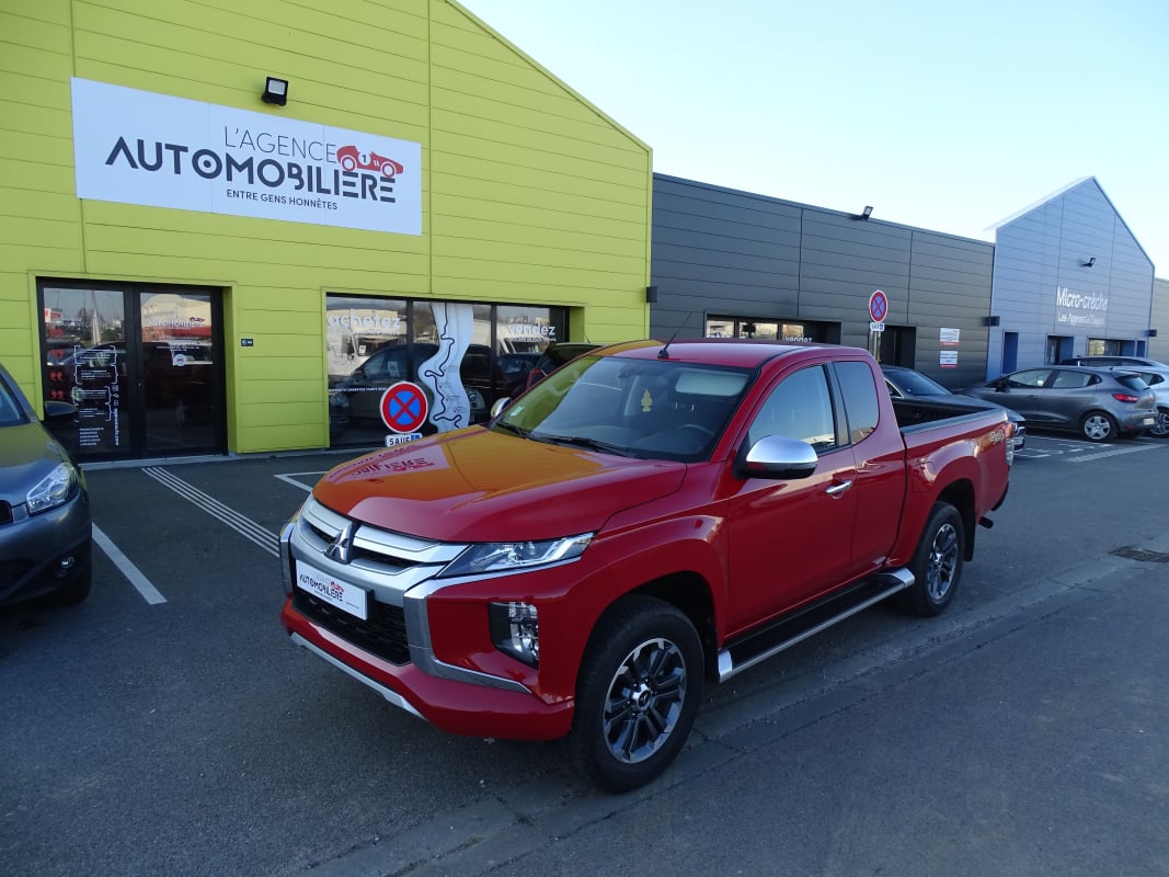 Mitsubishi L200 L200 CLUB CAB 2.2L 150 cv INTENSE — 1