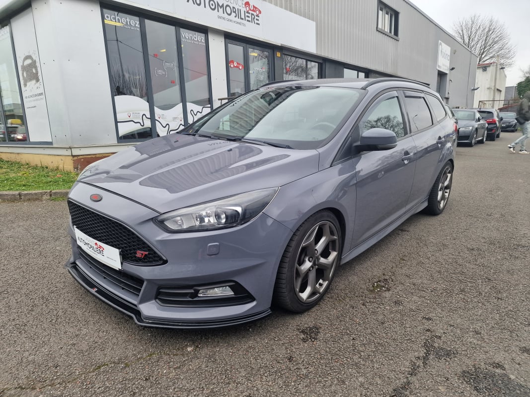 Ford Focus ST SW 2.0 SCTI 250CH ETHANOL — 1