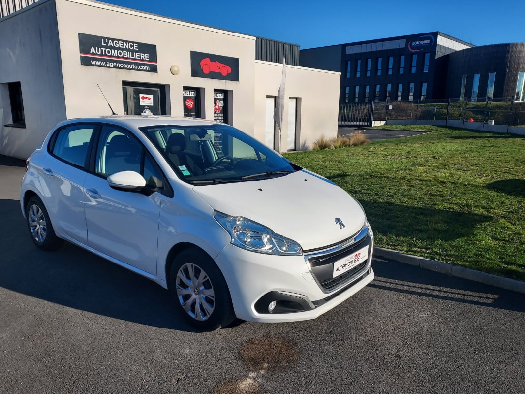 Peugeot 208 1.6 hdi 75 ch ACTIVE — 1