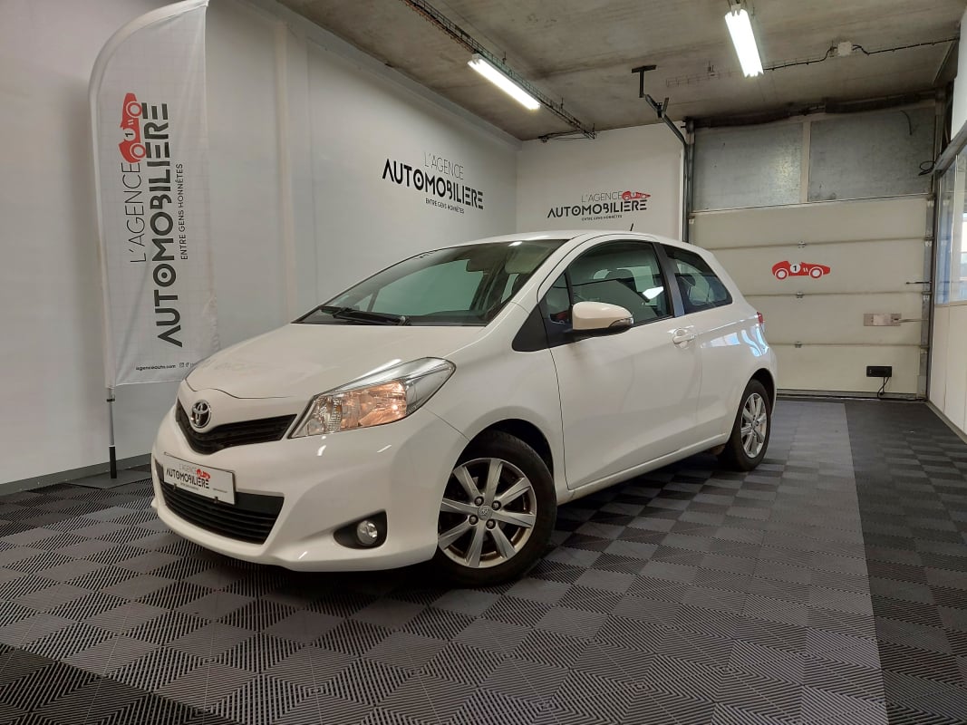 Toyota Yaris III 90 D-4D TENDANCE 3P — 1