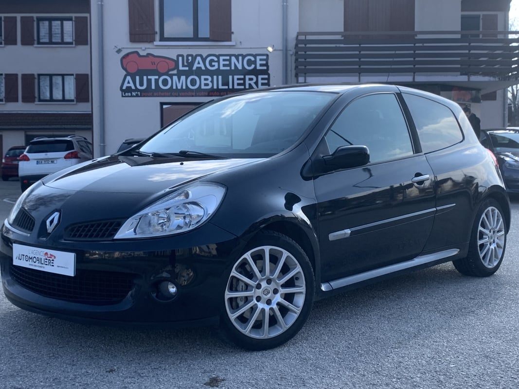 Renault Clio III 3 Portes RS 2.0 i 16V 197 cv — 1