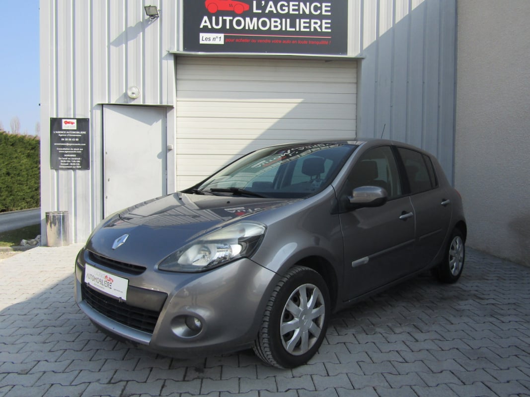 Renault Clio III 1.5DCI 75CV TOM-TOM — 1