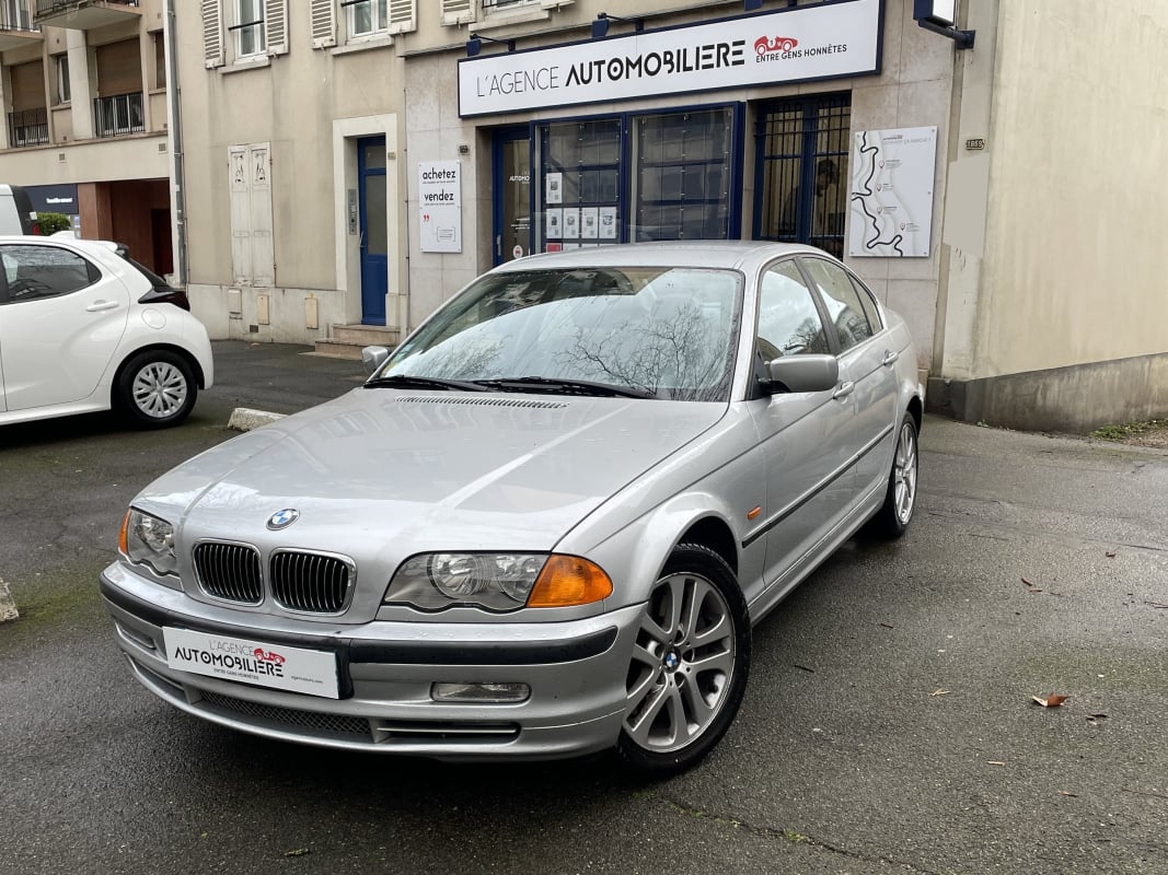 BMW Série 3 330 XI PACK LUXE 4 ROUES MOTRICES — 1