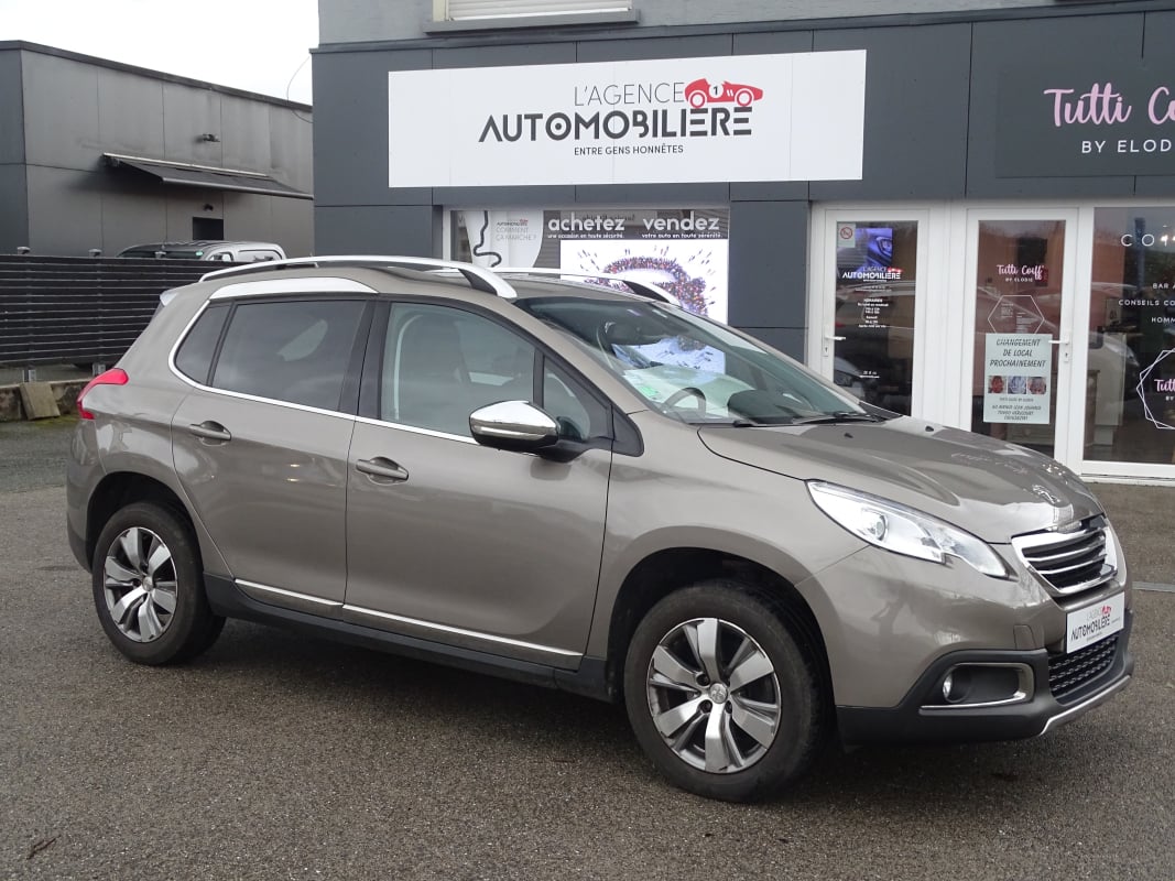 Peugeot 2008 1.2 PURETECH 110 CV ALLURE 1 ERE MAIN — 1
