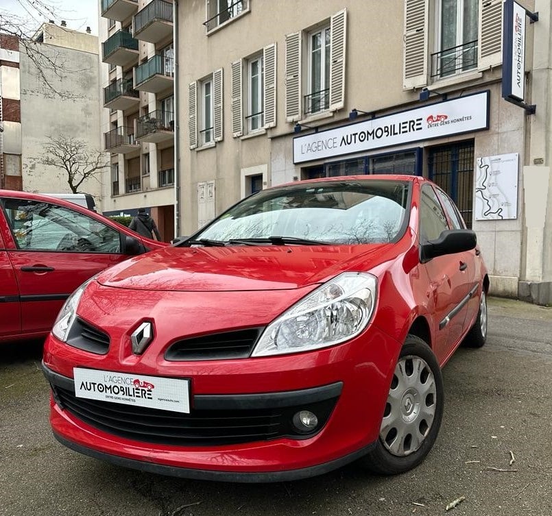Renault Clio 1.4 16V 98CH CONFORT AUTHENTIQUE — 1