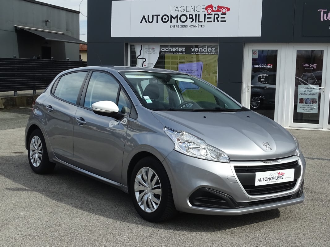 Peugeot 208 1.2 PURETECH 68 CH LIKE -PREMIERE MAIN — 1