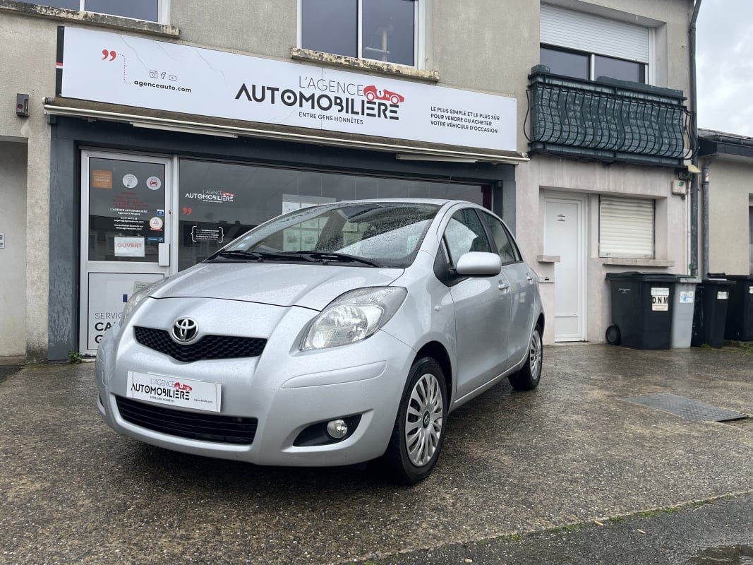 Toyota Yaris 1.4 90cv Boite automatique - 2ème main - 5 PORTES — 1