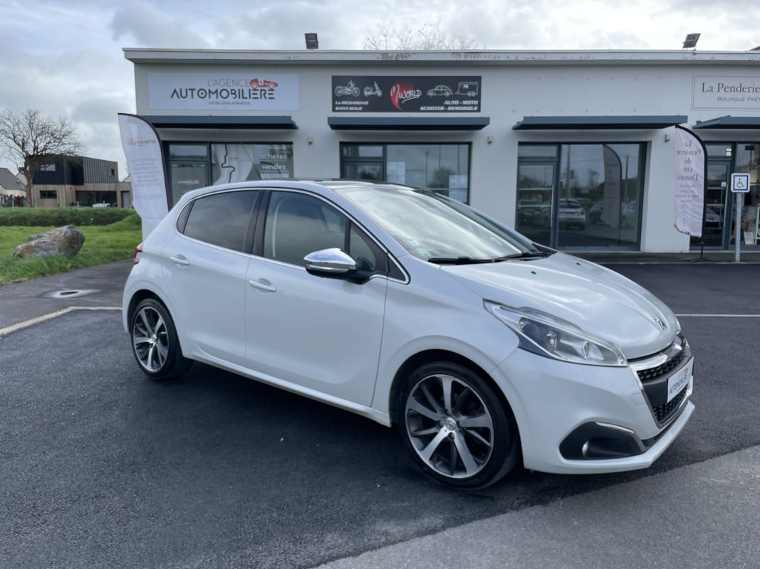 Peugeot 208 1.6 BLUEHDI 120 CV FELINE — 1
