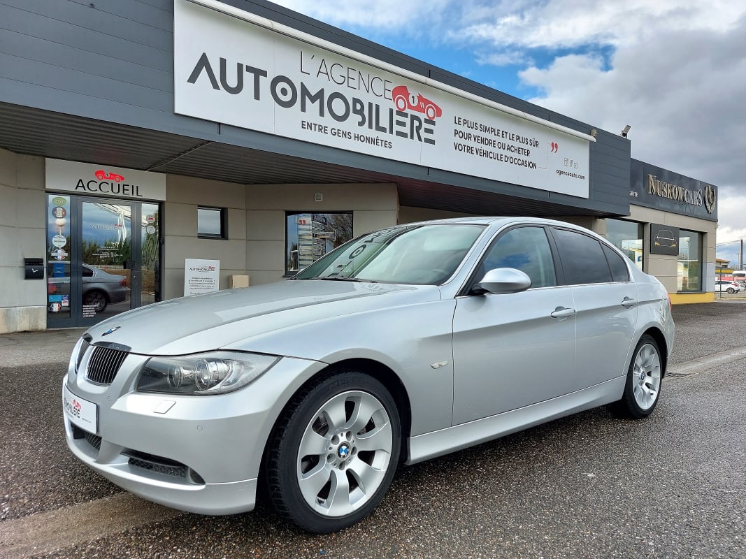 BMW Série 3 325 i 217 cv E90 — 1