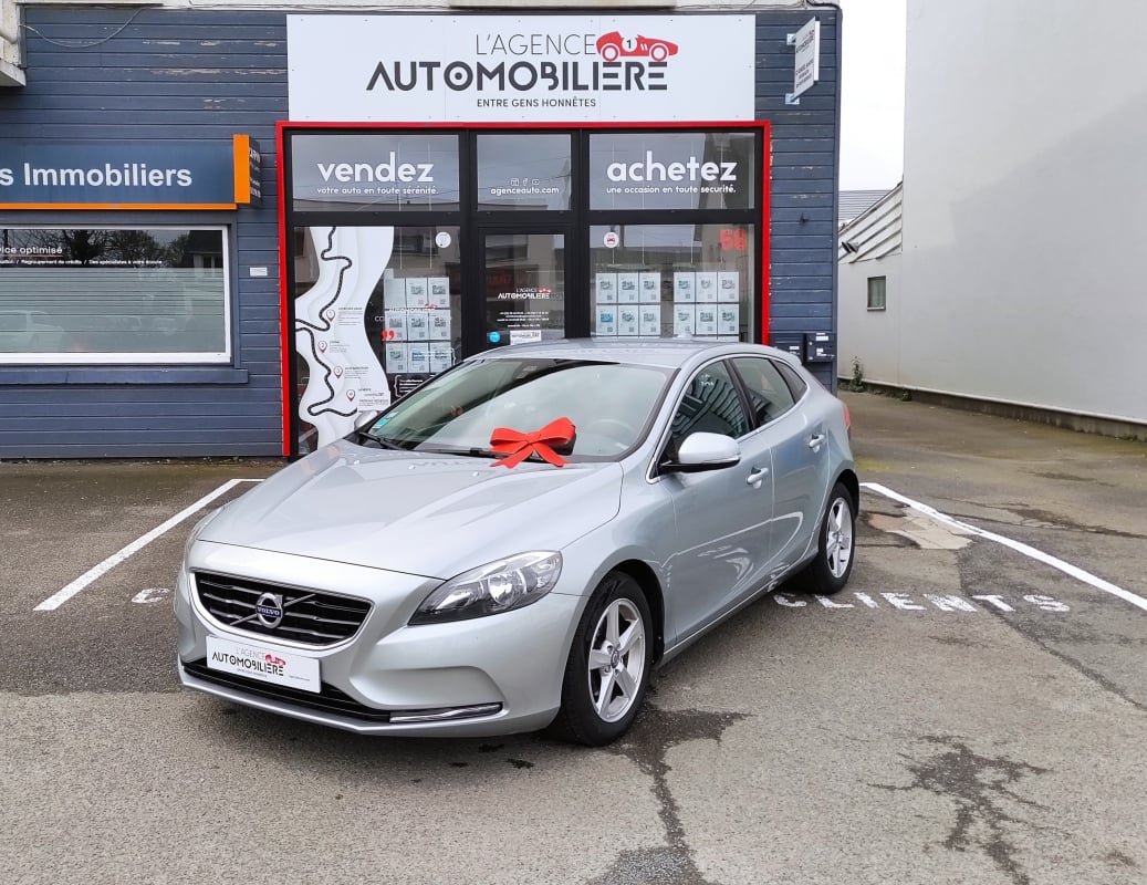 Volvo V40 D2 1.6 TDi 115 cv BVM6 Momentum — 1