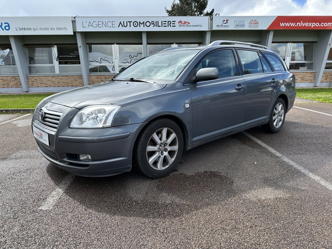 Toyota Avensis Break 115 D-4D Linéa Terra — 1