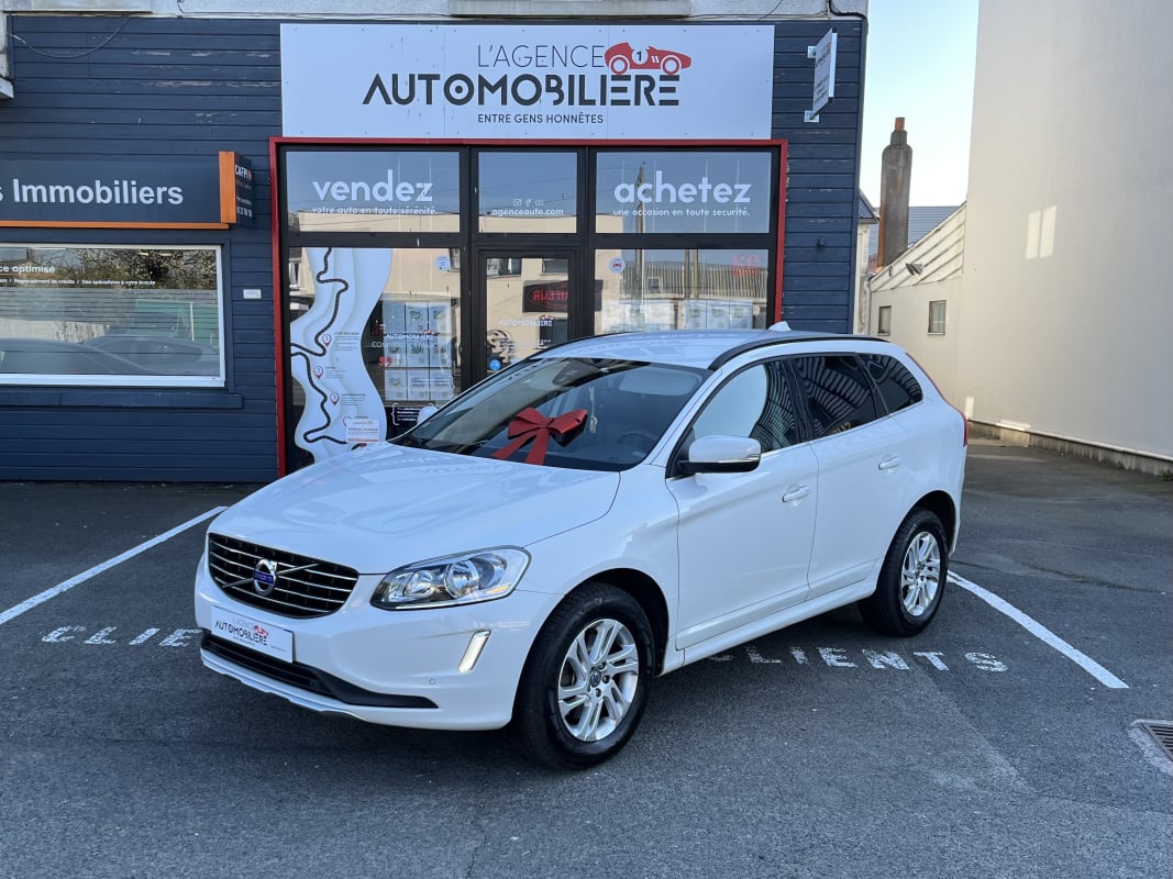 Volvo XC60 D4 2.0 FWD 181 cv BVA8 Momentum Business — 1