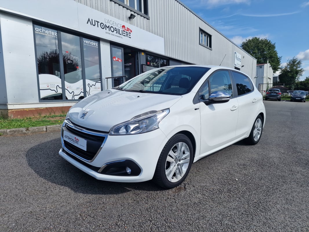 Peugeot 208 1.2 PURETECH 82CV STYLE 1 ER MAIN — 1