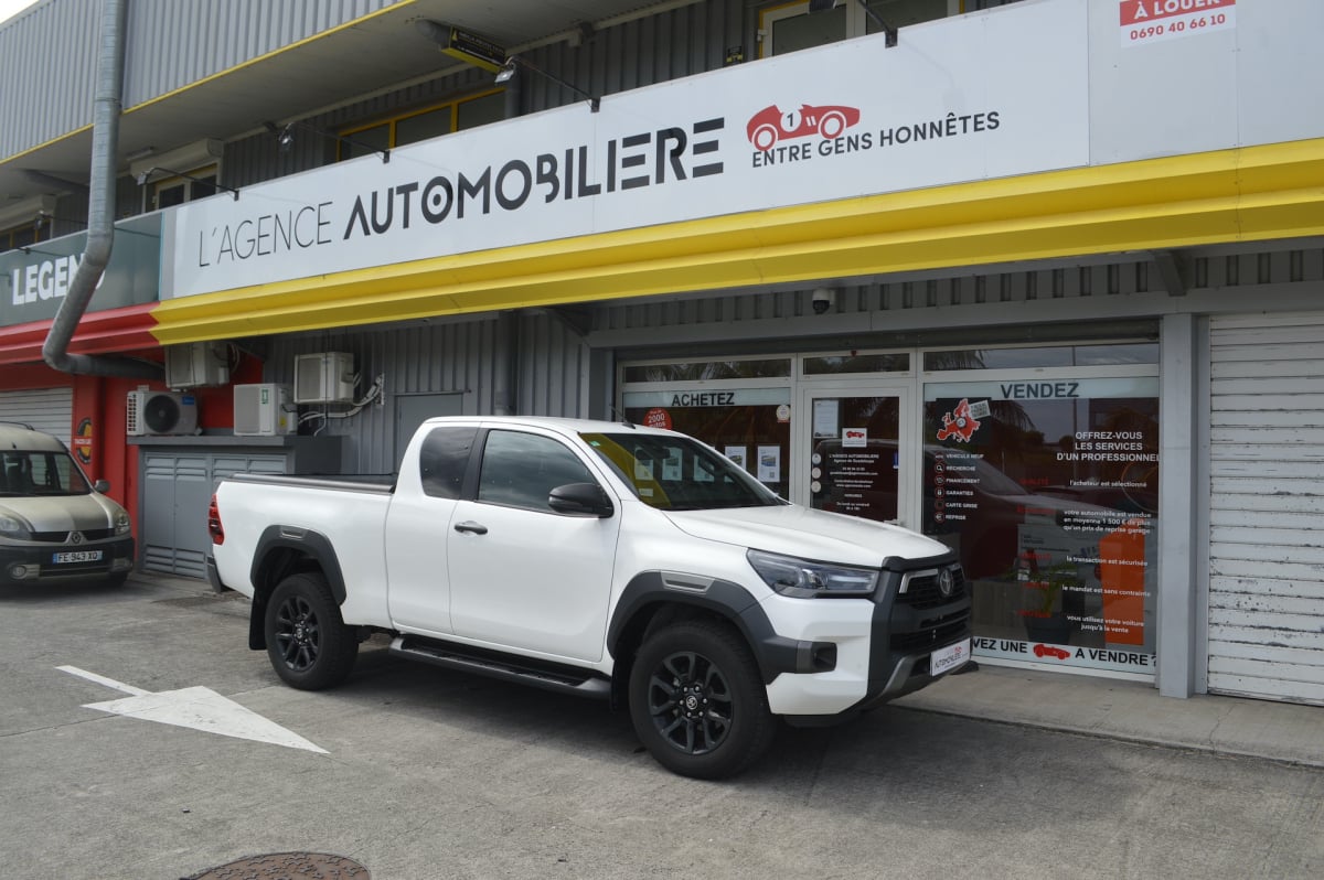 Toyota Hilux X-TRA CABINE 4WD 2.8 204 D-4D BVA INVINCIBLE — 1