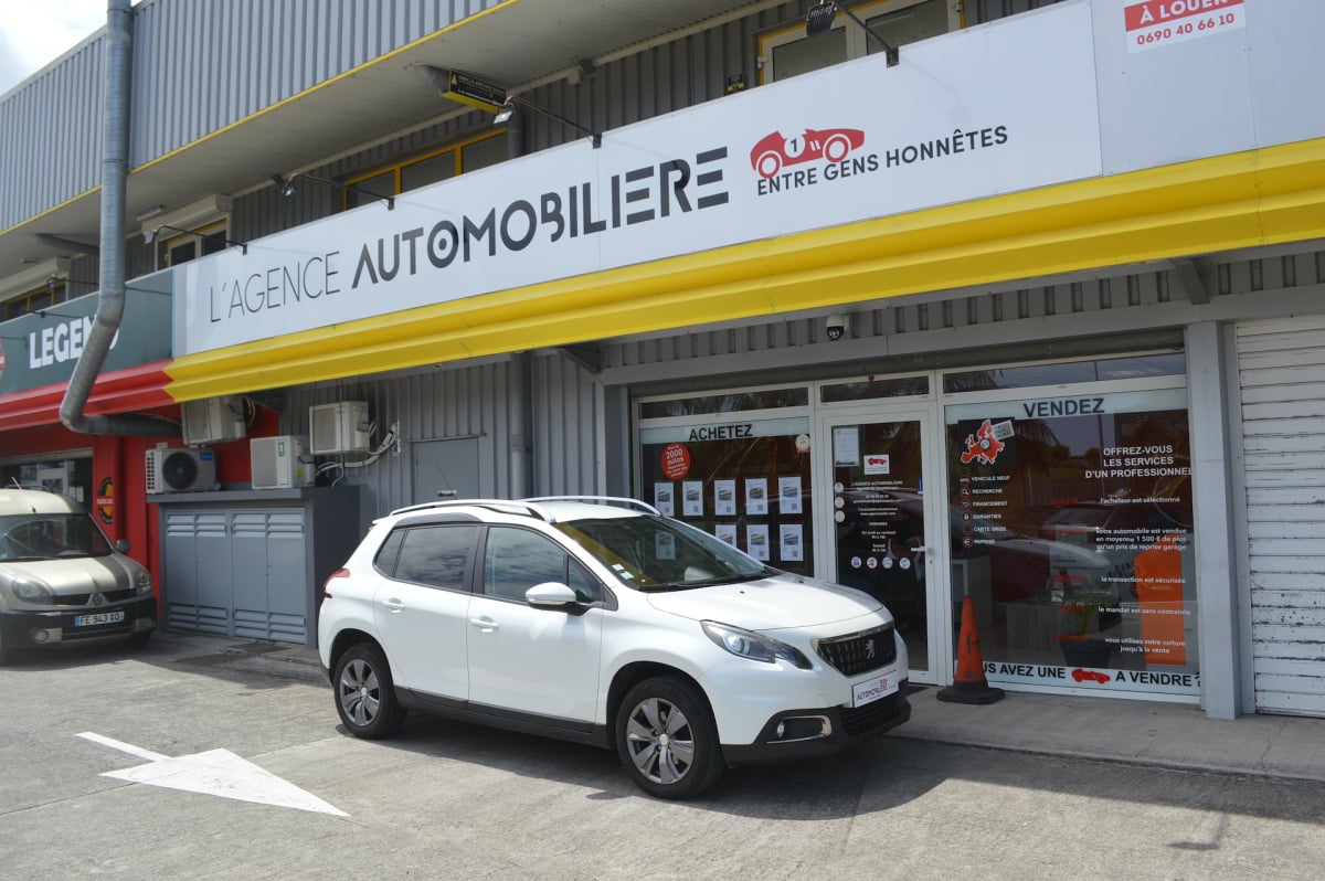 Peugeot 2008 1.2 PURETECH 110 STYLE — 1