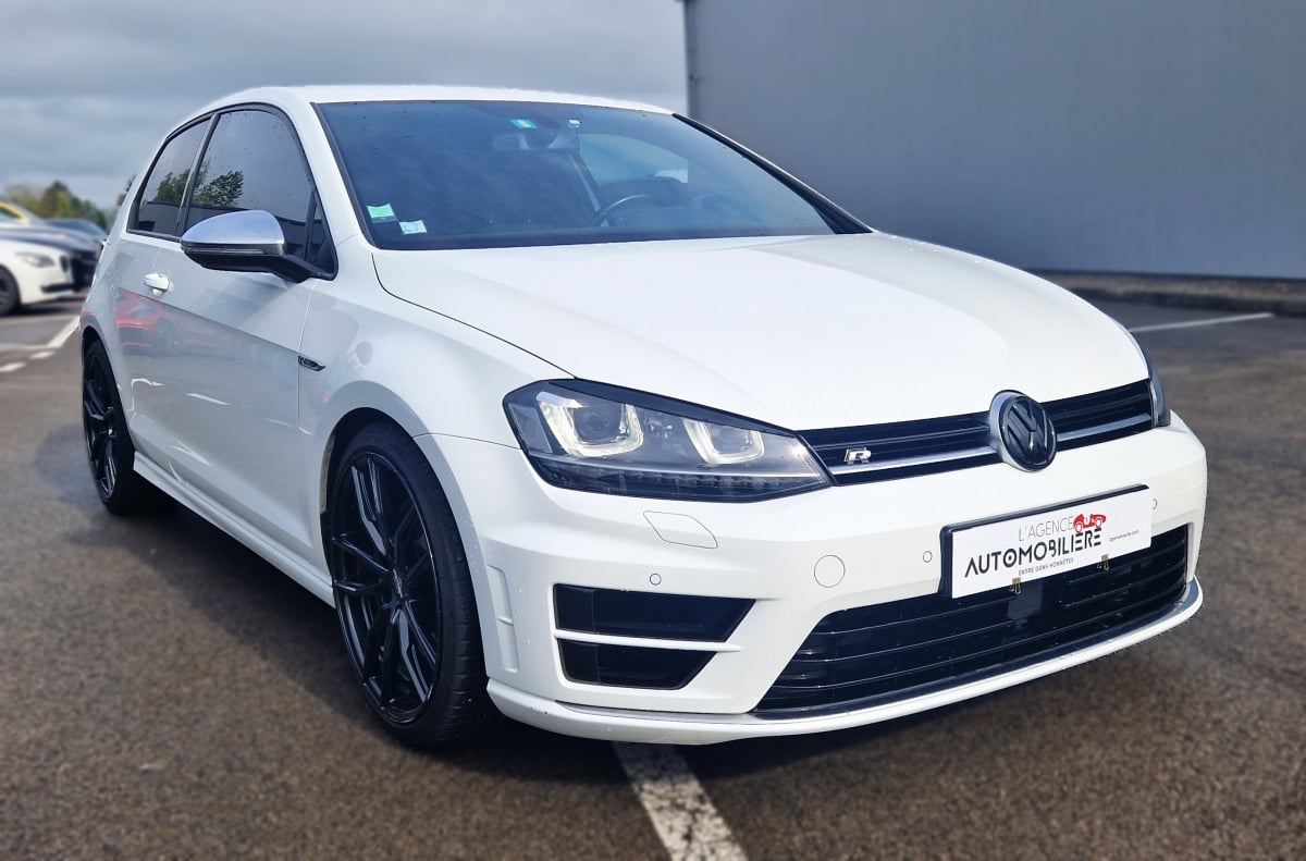 Volkswagen Golf R 2.0 TSI 300 — 1