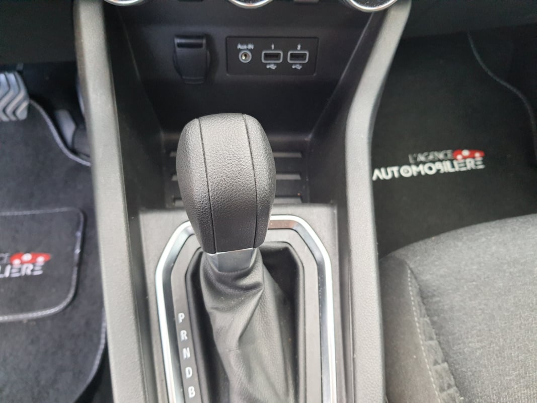 Renault Clio V 5 1.6 E-TECH HYBRIDE 140 -21N BUSINESS — 24