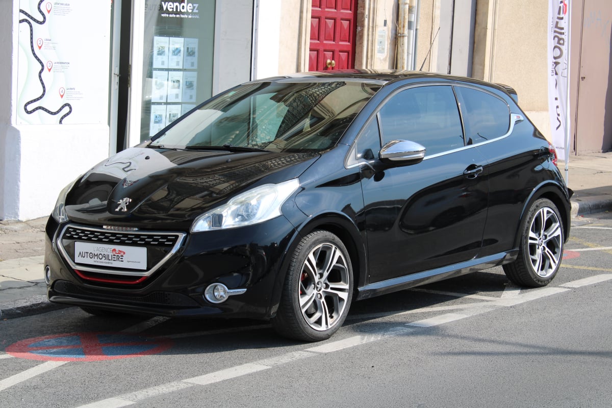 Peugeot 208 GENERATION-I 1.6 THP 200 GTI (Toit panoramique, Attelage, Son JBL,..) — 1