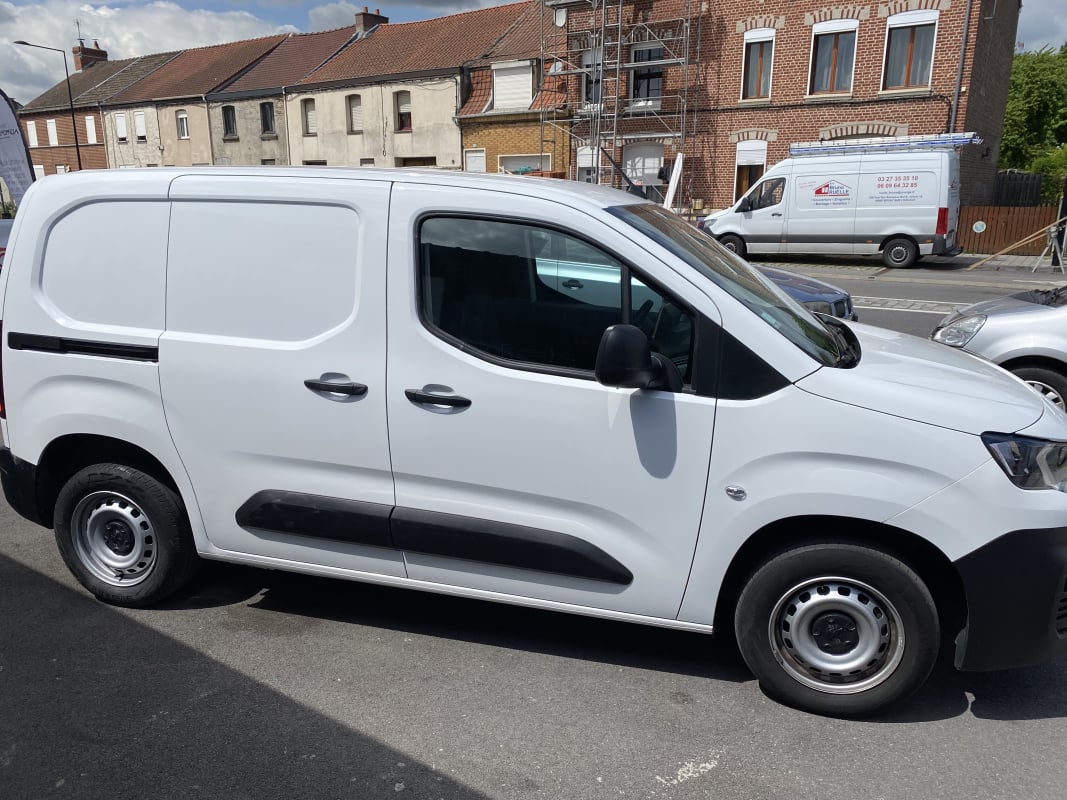 Peugeot Partner PREMIUM STANDARD BlueHDI 100 / 16250 € HT (TVA récuperable) — 1