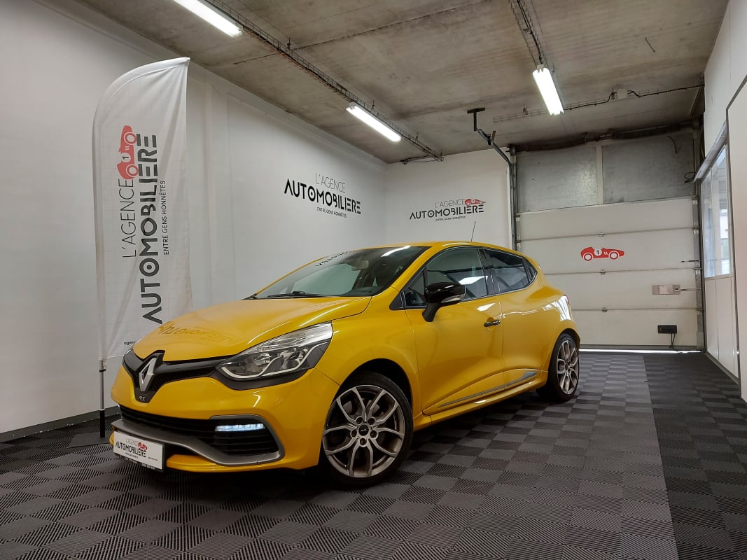 Renault Clio IV 1.6 TURBO 200 RS EDC — 1